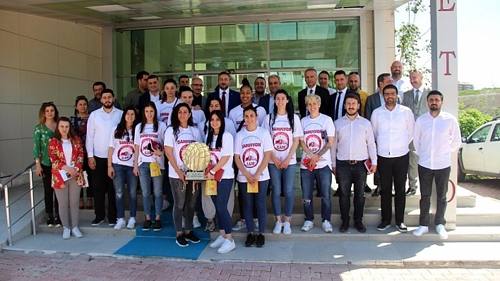 Kadın Basketbolcular Teşekkür Ziyaretlerinde