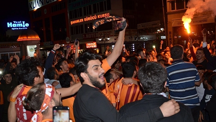 Malatya'da taraftar meydanlara indi 