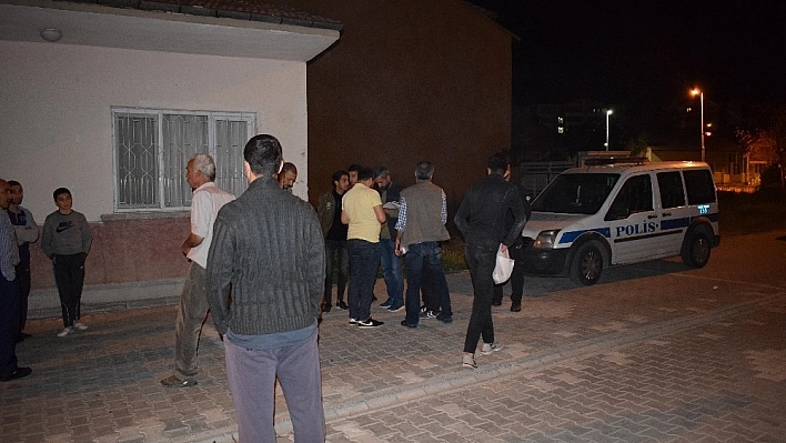 Silahı temizlerken arkadaşını başından vurdu 
