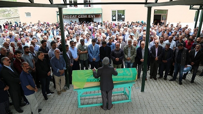 Yaşlı Kadını Öldürdü Ardından Cenazesine Katıldı!
