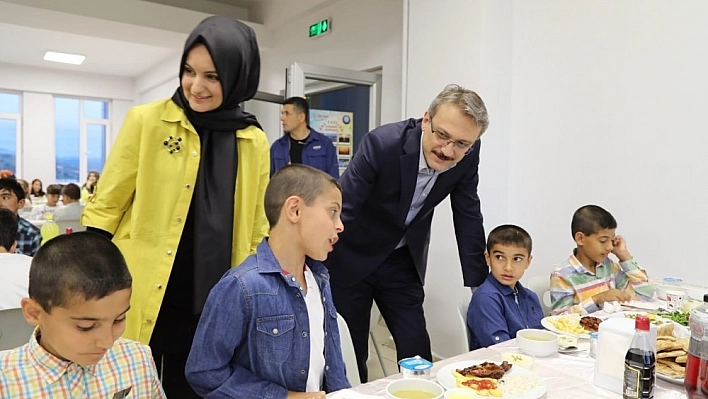 Vali Ekinci, 'Sizleri koruyup kollayan güçlü bir devletiniz var' 