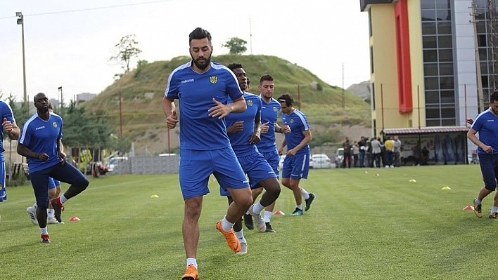 Evkur Yeni Malatyaspor'da kadroda mecburi revizyon 
