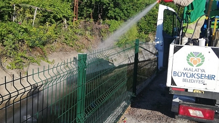 Malatya'da haşereyle mücadele sürüyor 