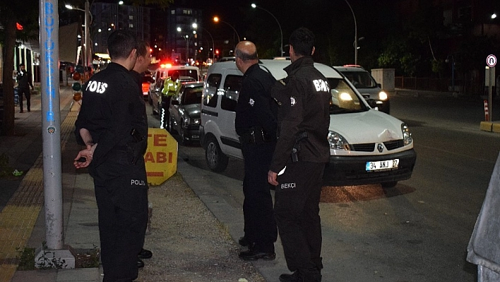 Direksiyon başında fenalaştı: 2 yaralı 