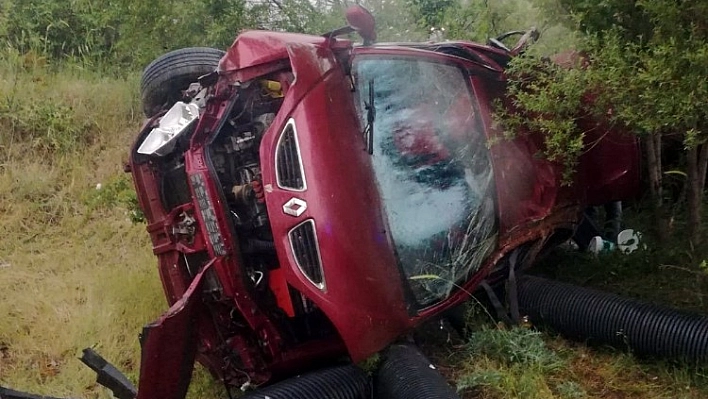 Bayram tatiline giden işçiler kaza yaptı: 5 yaralı 