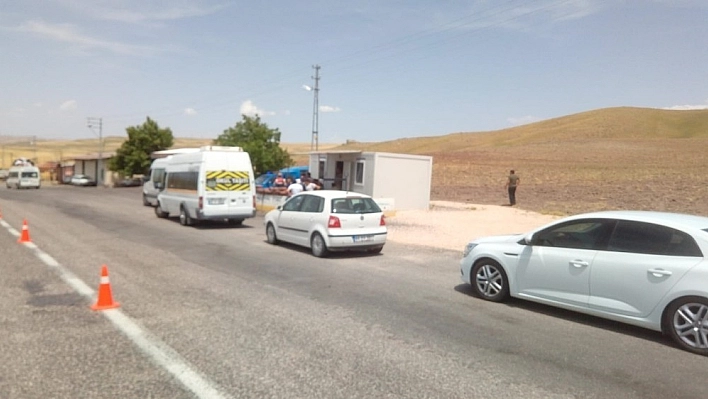 Alkollü minibüs sürücüsü 14 kişilik araca 17 kişi aldı 
