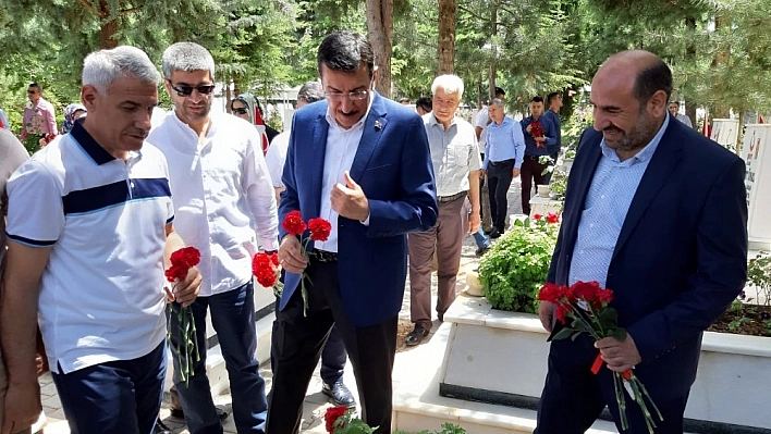 AK Parti'den şehitliğe ziyaret 