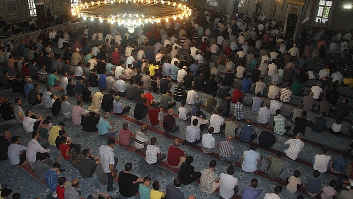 Elazığ'da bayram namazında camiler doldu 