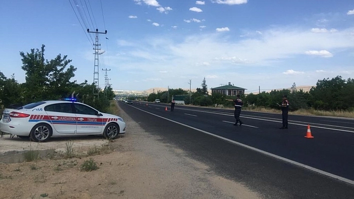 Jandarmadan  uygulama16 araca ceza kesti,5'ini trafikten men etti 