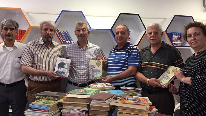 AKA-DER'den Arapgir'de kitap bağışı 
