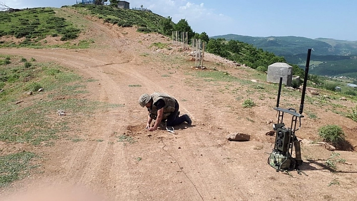 Bingöl'de tüp ve tenekeye yerleştirilen EYP imha edildi 
