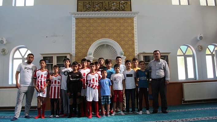 Bu imam başka imam 