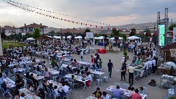 TED Kolejinde yıl sonu gecesi 