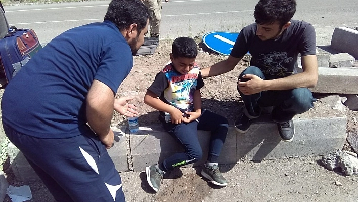 Malatya'da otomobil refüje çarptı: 4 yaralı 