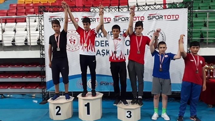 Malatyalı güreşçi Emir Ömer Bozdağ büyük başarı 