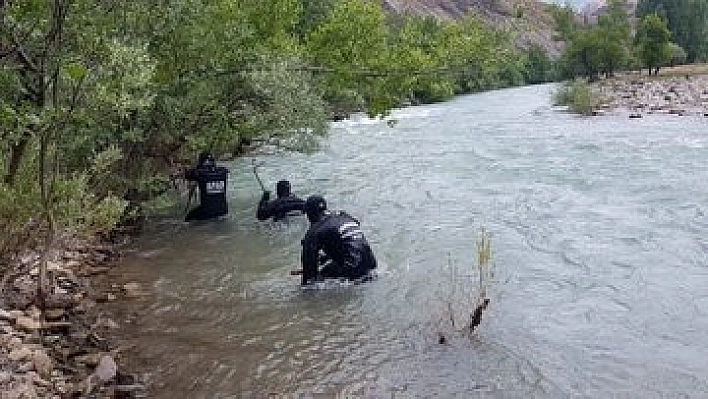 Munzur'a düşen genci profesyonel ekipler arıyor 