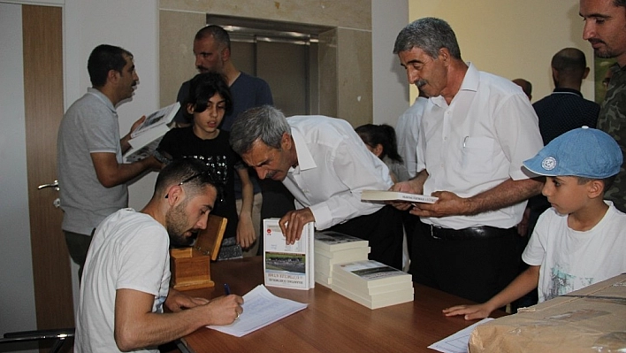 Öğretmenler yazdı, gelirini de yetim ve öksüzlere bağışladı 