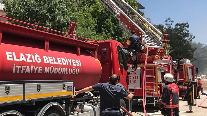 Sanayi Mahallesinde Çatı Yangını!