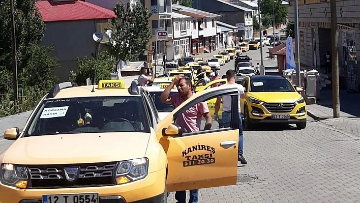 Karlıova'da taksiciler kontak kapattı 