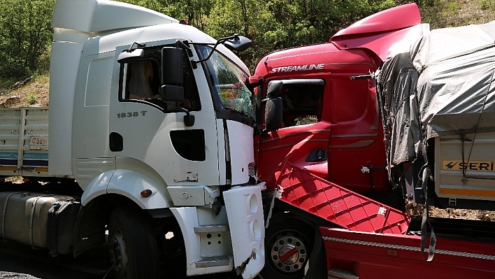 Feci Kazada, Tırlar Kafa Kafaya Çarpıştı