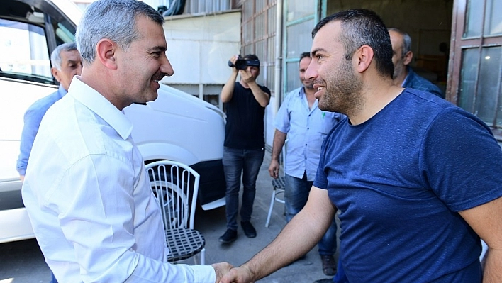 Başkan Çınar, esnafları ziyaret ederek sorunları dinledi 