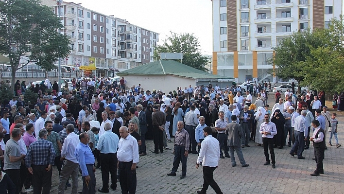 Bingöl'de 196 hacı adayı dualarla kutsal topraklara uğurlandı 