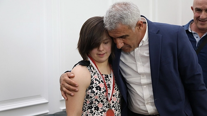 Başkan Güder, şampiyon sporcuları ağırladı 