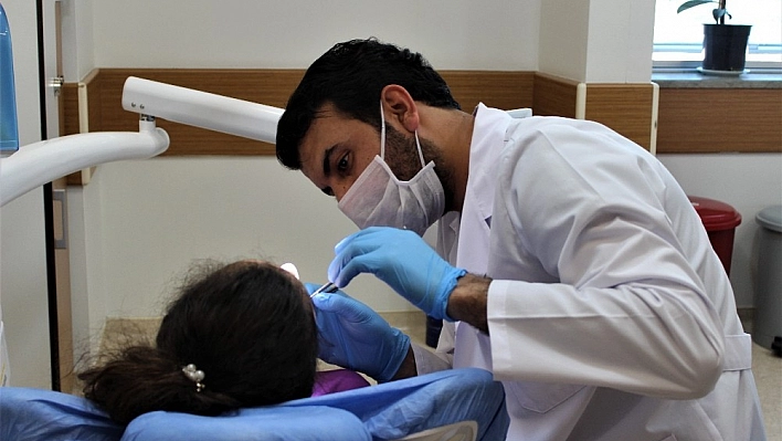 'Çocuk Diş Fırçalamayı Aileden Öğrenir'