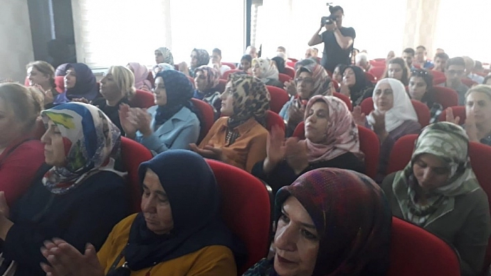 Bakan Turan'dan AK Parti'ye ziyaret 