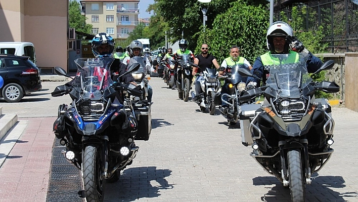 Kansere dikkat çekmek için, Bakın Ne Yapıyorlar!
