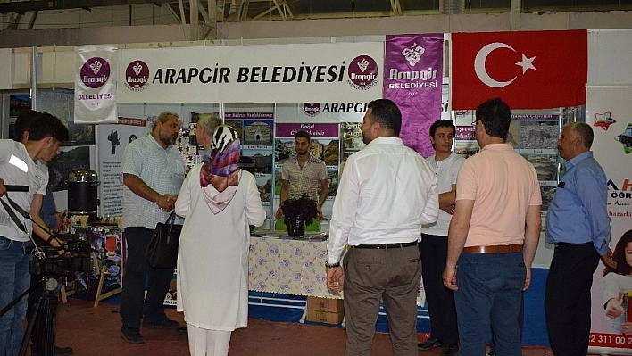 Arapgir standına yoğun ilgi 