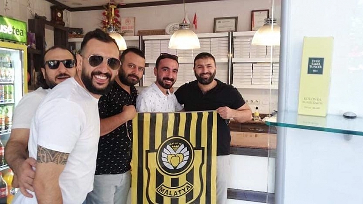 'Bir bayrak da sen as' kampanyasına ilgi artıyor 