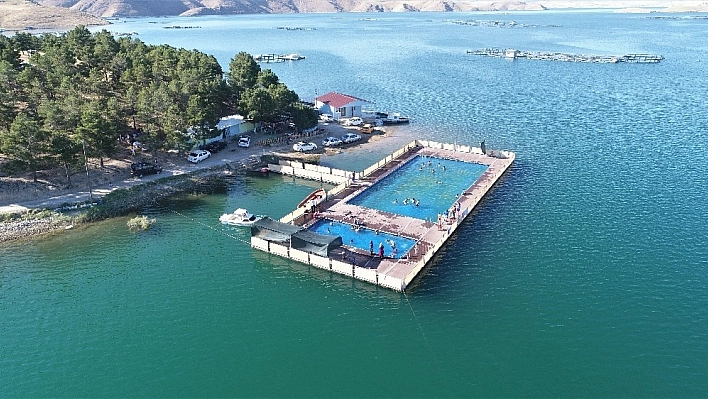 Keban Barajı üzerinde olimpik 'Yüzer Havuz'
