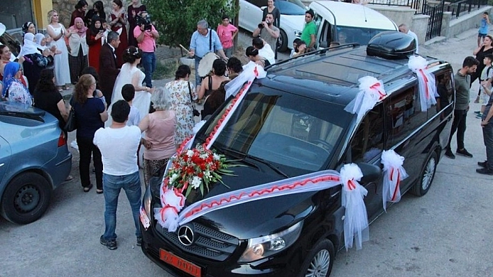 Vali Sonel, makam aracını düğün için tahsis etti 