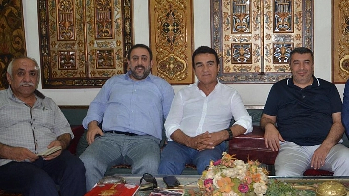 TÜMSİAD Başkan ıGümüş, sanatçı Selahattin Alpay'ı ağırladı 