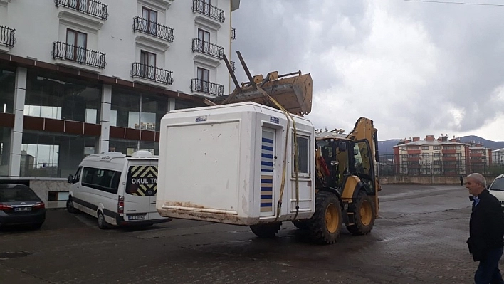 Bingöl'de 17  metruk ve 25  kaçak yapı yıkıldı 