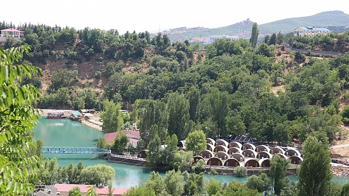 Türkiye'nin ilk çadır kamp oteli, terörden temizlenen Tunceli'ye kuruldu 