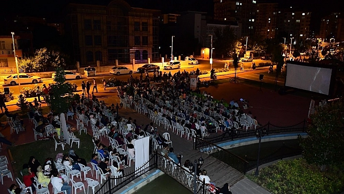 Yeşilyurt Belediyesi'nden 'açık hava sinema günleri' 