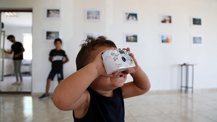 Köy çocukları, çektiği köyde fotoğraf sergisi açıldı 