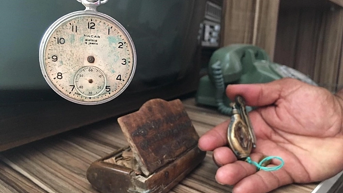 100 Yıllık Antika Eşyaları Evinde Topladı