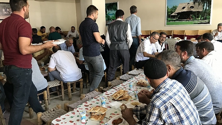 Cenaze sahiplerini mağdur eden taziye yemeği geleneği 