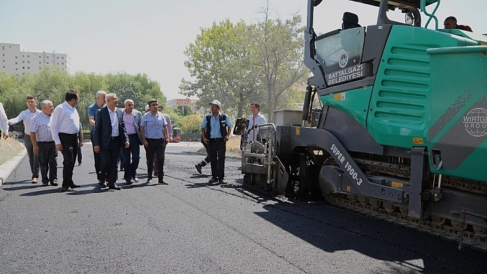 Başkan Güder, asfalt çalışmalarını yerinde inceledi 
