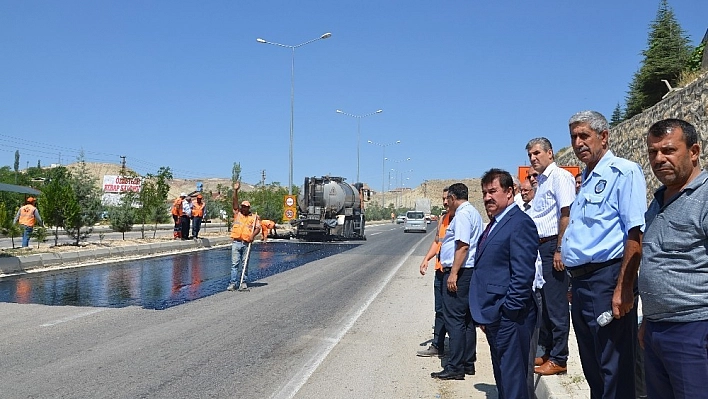 D-300 Karayolunda asfalt çalışması yapılıyor 