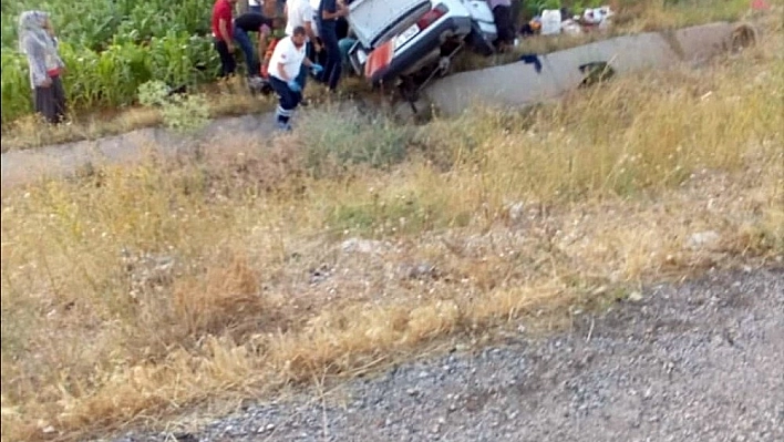 Tekeri patlayan otomobil takla attı: 2 ağır yaralı 