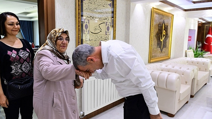 Çınar'a ilkokul öğretmeninden duygulandıran ziyaret 