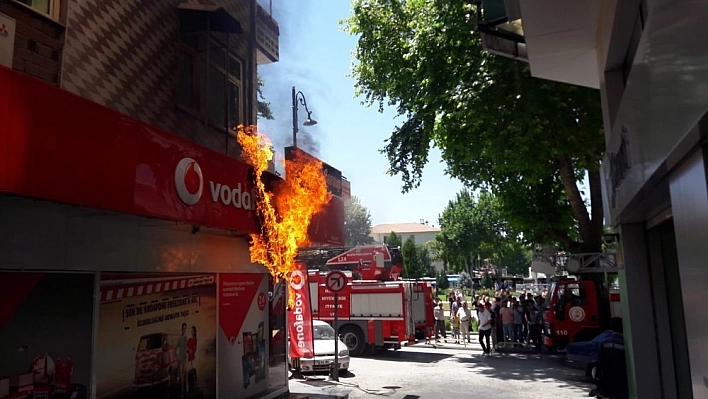 İşyerinde çıkan yangın korkuttu 