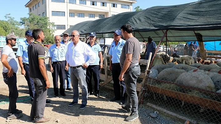 Başkan Karadağ hayvan pazarını denetledi 