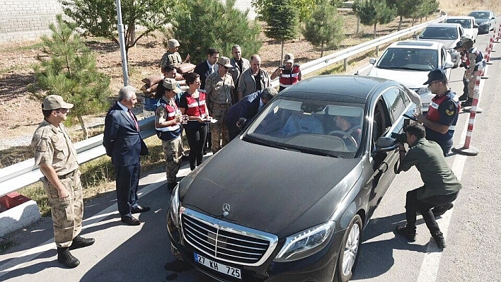 Malatya jandarmasından trafikte drone'lu denetim 
