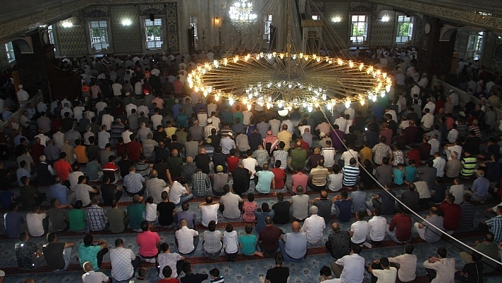 Elazığ'da Bayram Namazı Coşkusu