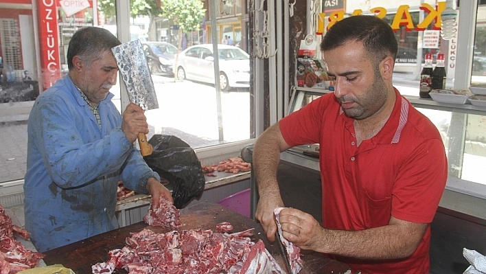 Kasapların Kıyma Mesaisi Başladı